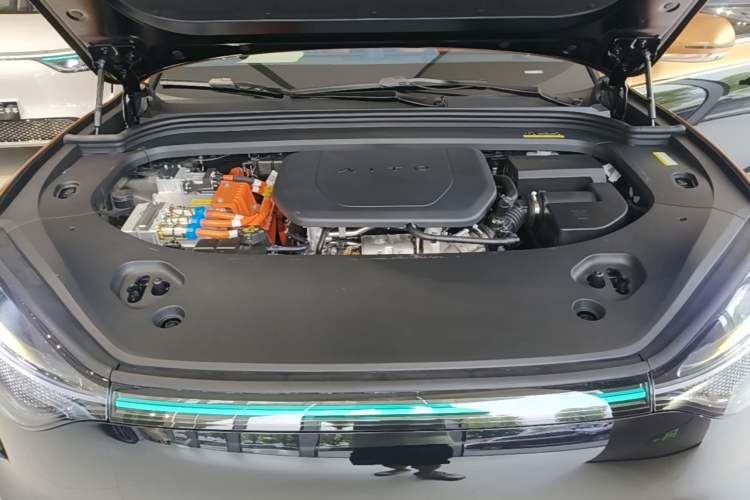 Used Hima AITO M9 2025 Extended-Range Ultra Version 52 kWh 6-Seater Engine Bay