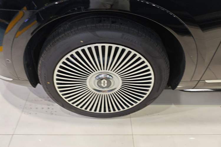 Used Hima AITO M9 2025 Extended-Range Ultra Version 52 kWh 6-Seater Exterior 1