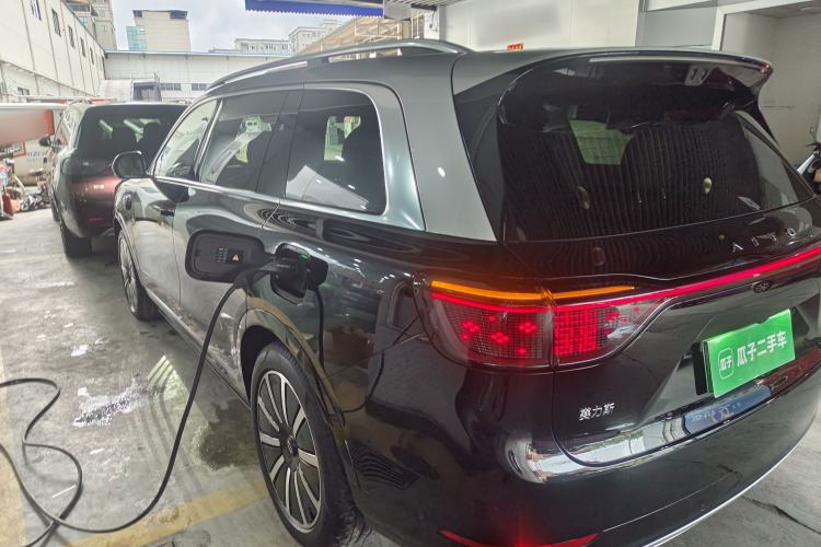 Used Hima AITO M9 2025 Extended-Range Ultra Version 52 kWh 6-Seater Exterior 2
