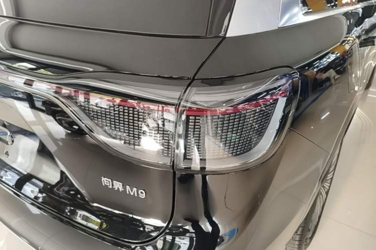 Used Hima AITO M9 2025 Extended-Range Ultra Version 52 kWh 6-Seater Exterior 3