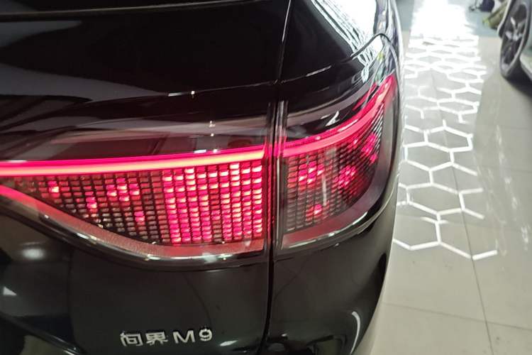 Used Hima AITO M9 2025 Extended-Range Max Version 52 kWh 6-Seater Edition Exterior 3