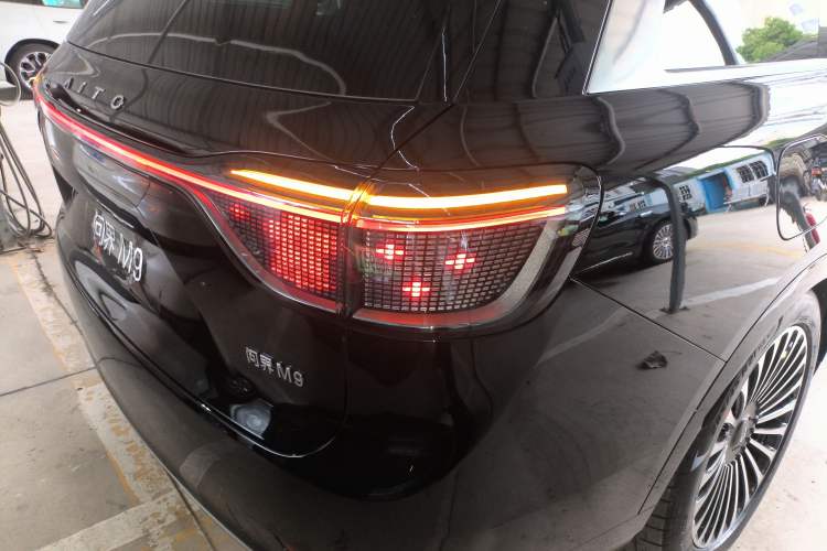 Used Hima AITO M9 2025 Model Range-Extended Ultra Edition 52kWh 6-seater (896-line LiDAR) Exterior 3