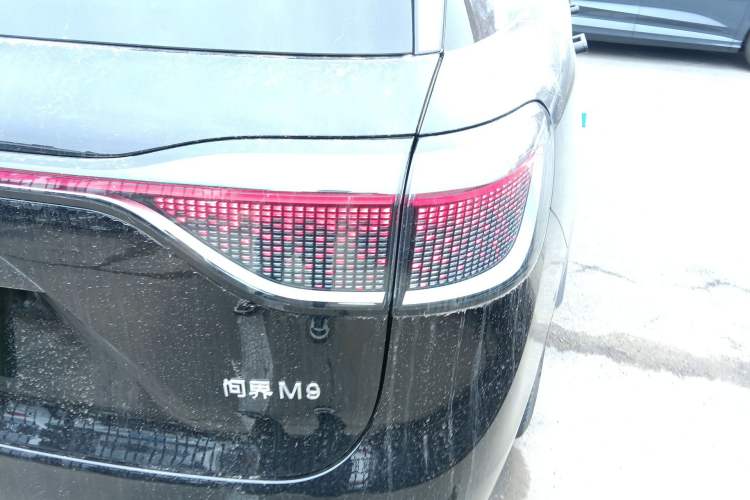 Used Hima AITO M9 2025 Extended-Range Ultra Version 52 kWh 6-Seater Exterior 3