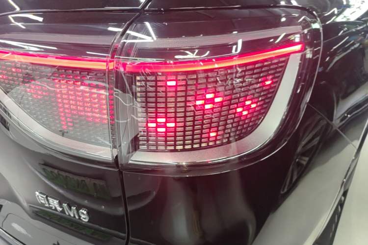 Used Hima AITO M9 2025 Extended-Range Ultra Version 52 kWh 6-Seater Exterior 3