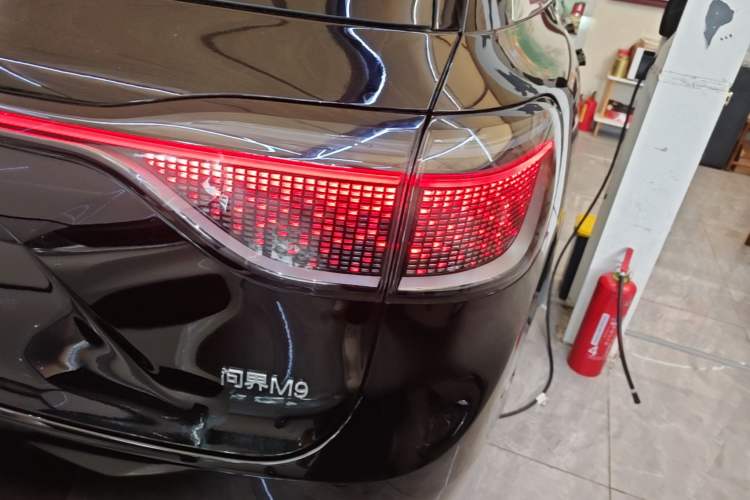 Used Hima AITO M9 2025 Extended-Range Max Version 52 kWh 6-Seater Edition Exterior 3