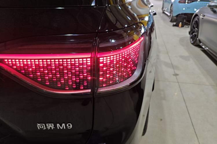 Used Hima AITO M9 2025 Extended-Range Ultra Version 52 kWh 6-Seater Exterior 3