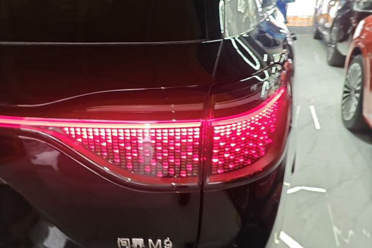 Used Hima AITO M9 2025 Extended-Range Ultra Version 52 kWh 6-Seater Exterior 3