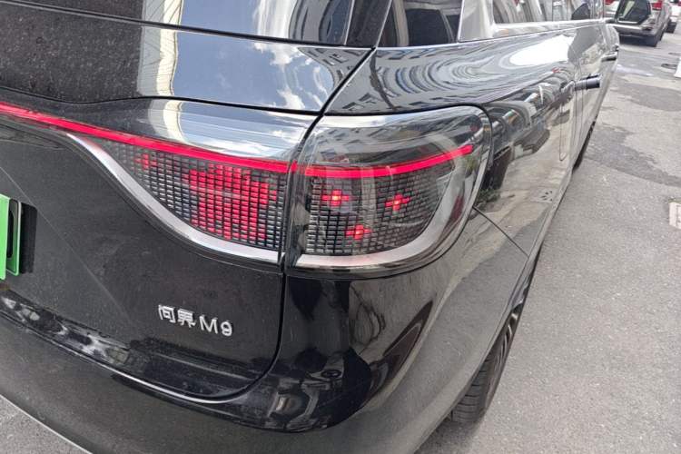 Used Hima AITO M9 2025 Extended-Range Ultra Version 52 kWh 6-Seater Exterior 3