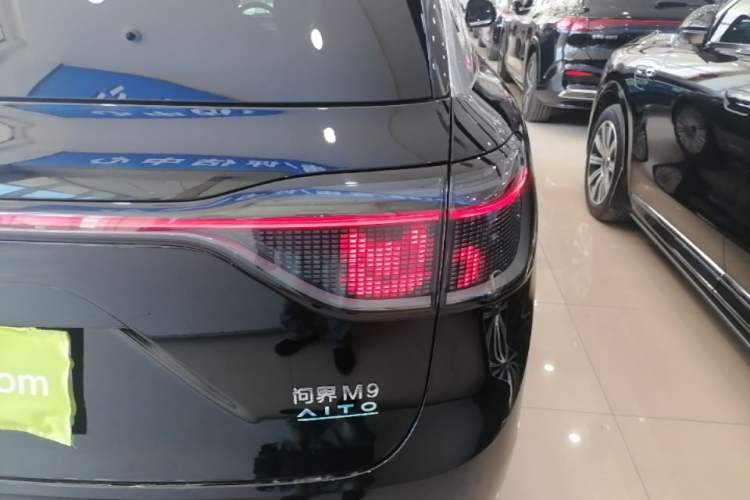 Used Hima AITO M9 2025 Extended-Range Max Version 52 kWh 5-Seater Edition Exterior 3