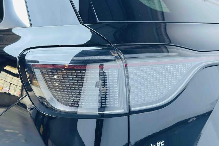 Used Hima AITO M9 2025 Extended-Range Max Version 52 kWh 6-Seater Edition Exterior 3