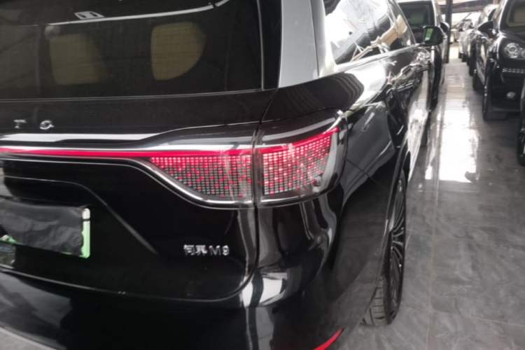 Used Hima AITO M9 2025 Extended-Range Ultra Version 52 kWh 6-Seater Exterior 3