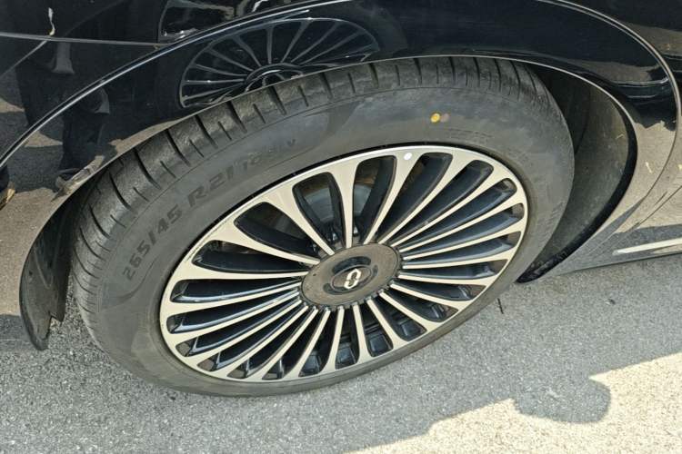 Used Hima AITO M9 2025 Extended-Range Max Version 52 kWh 6-Seater Edition Exterior 4