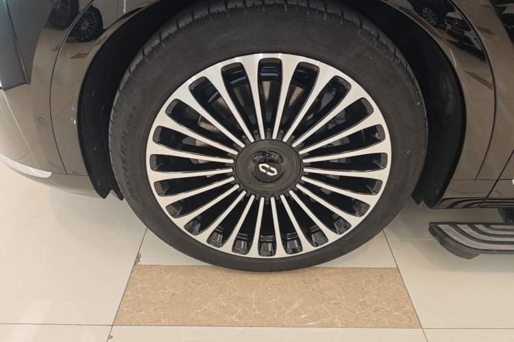 Used Hima AITO M9 2025 Extended-Range Ultra Version 52 kWh 6-Seater Exterior 4