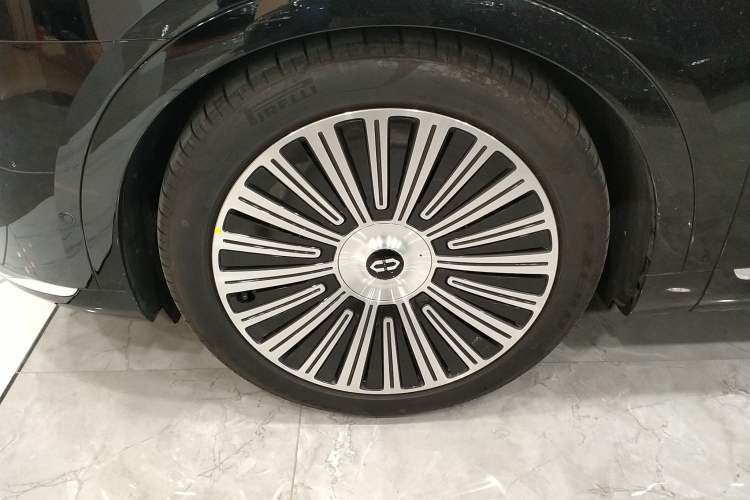 Used Hima AITO M9 2025 Extended-Range Ultra Version 52 kWh 5-Seater Edition Exterior 4