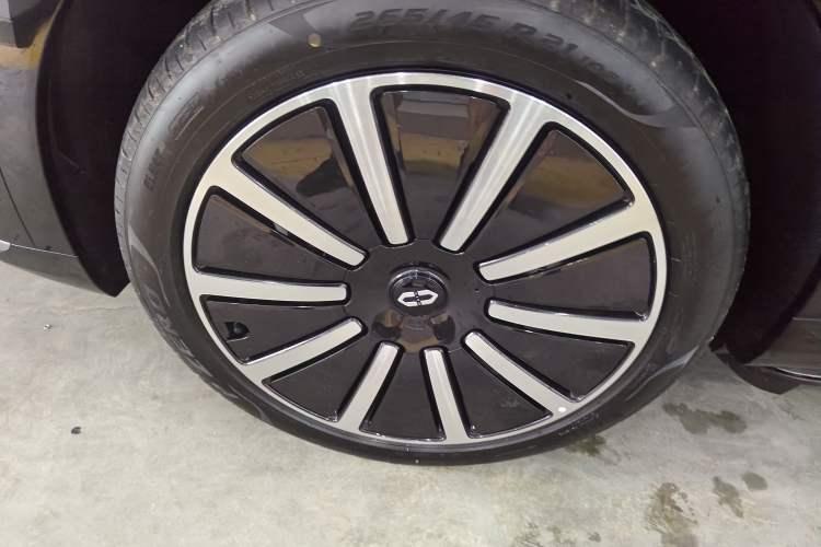 Used Hima AITO M9 2025 Extended-Range Ultra Version 52 kWh 6-Seater Exterior 4