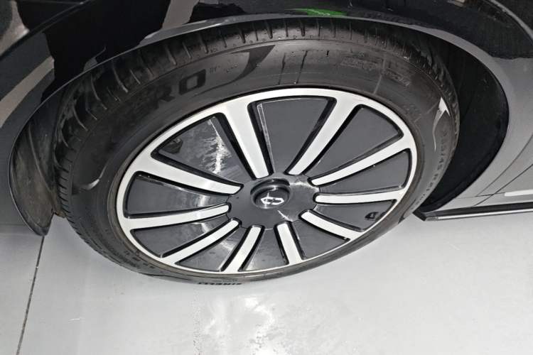 Used Hima AITO M9 2025 Extended-Range Max Version 52 kWh 6-Seater Edition Exterior 4