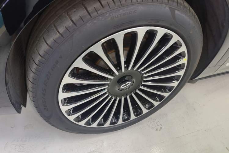 Used Hima AITO M9 2025 Extended-Range Ultra Version 52 kWh 6-Seater Exterior 4