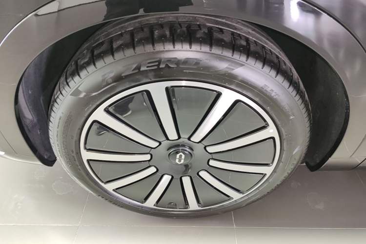 Used Hima AITO M9 2025 Extended-Range Ultra Version 52 kWh 6-Seater Exterior 4