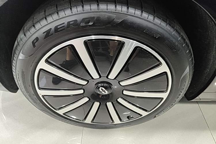 Used Hima AITO M9 2025 Extended-Range Ultra Version 52 kWh 6-Seater Exterior 4