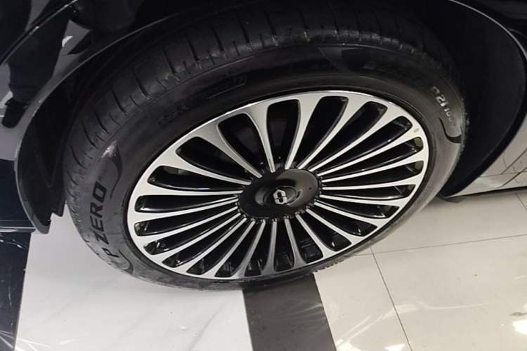 Used Hima AITO M9 2025 Extended-Range Ultra Version 52 kWh 6-Seater Exterior 4