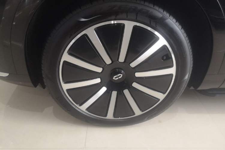 Used Hima AITO M9 2025 Extended-Range Ultra Version 52 kWh 5-Seater Edition Exterior 4