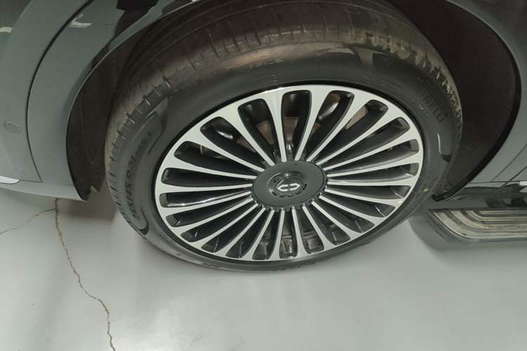 Used Hima AITO M9 2025 Extended-Range Ultra Version 52 kWh 5-Seater Edition Exterior 4