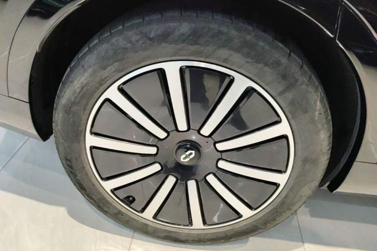 Used Hima AITO M9 2025 Extended-Range Ultra Version 52 kWh 6-Seater Exterior 5