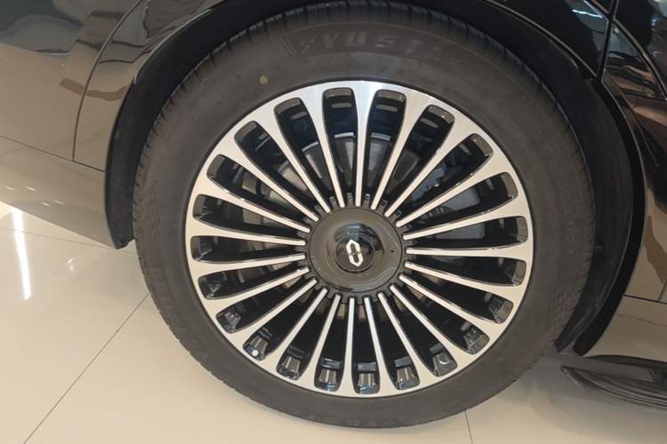 Used Hima AITO M9 2025 Extended-Range Ultra Version 52 kWh 6-Seater Exterior 5
