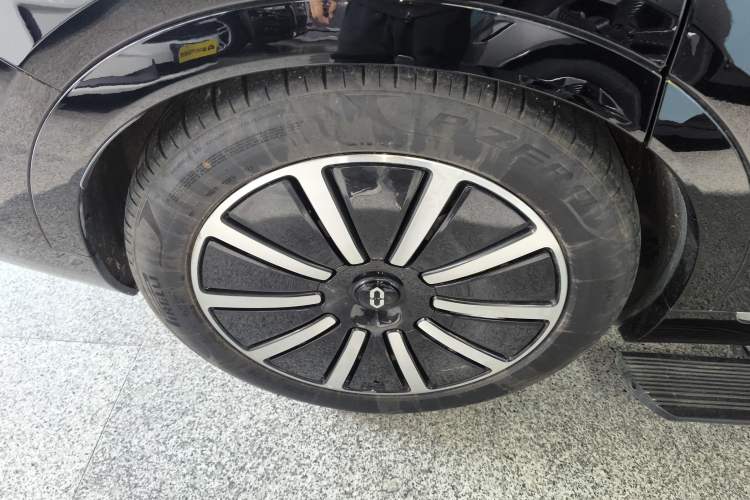 Used Hima AITO M9 2025 Extended-Range Ultra Version 52 kWh 6-Seater Exterior 5