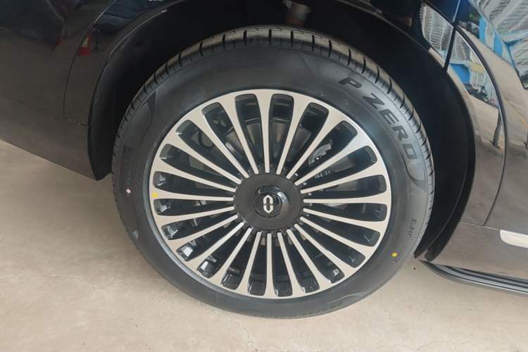 Used Hima AITO M9 2025 Model Range-Extended Max Edition 52kWh 6-seater (896-line LiDAR) Exterior 5