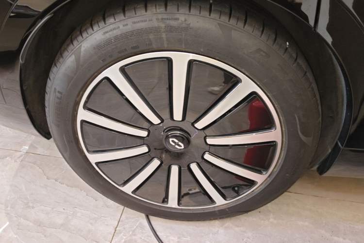 Used Hima AITO M9 2025 Extended-Range Max Version 52 kWh 6-Seater Edition Exterior 5