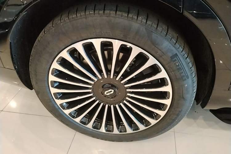 Used Hima AITO M9 2025 Extended-Range Ultra Version 52 kWh 6-Seater Exterior 5