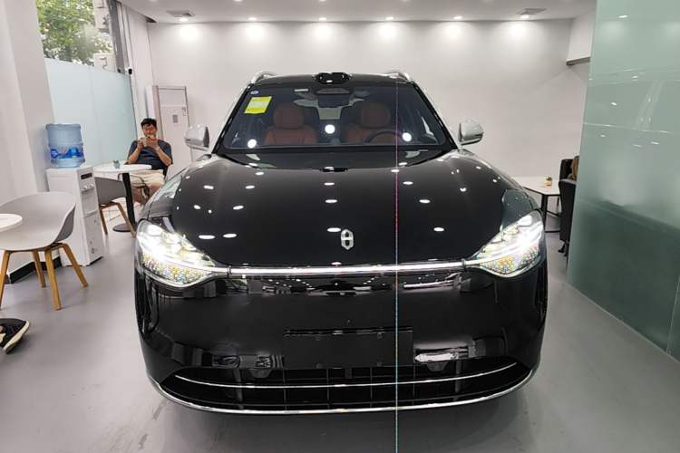Used Hima AITO M9 2025 Extended-Range Max Version 52 kWh 6-Seater Edition Front