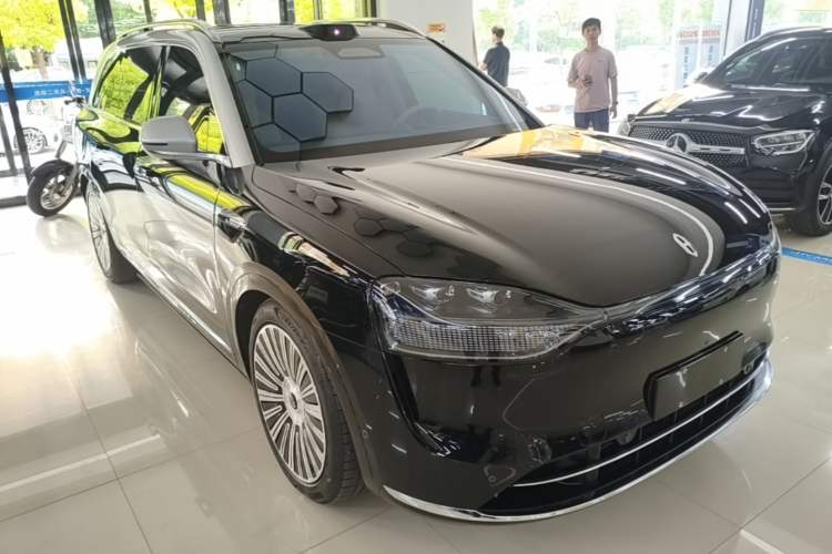 Used Hima AITO M9 2025 Extended-Range Ultra Version 52 kWh 6-Seater Front Right 45 Deg