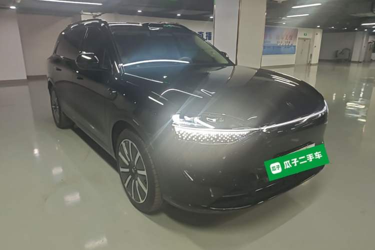 Used Hima AITO M9 2025 Extended-Range Ultra Version 52 kWh 6-Seater Front Right 45 Deg