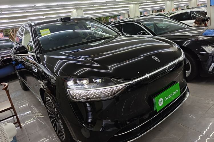 Used Hima AITO M9 2025 Extended-Range Ultra Version 52 kWh 5-Seater Edition Front Right 45 Deg