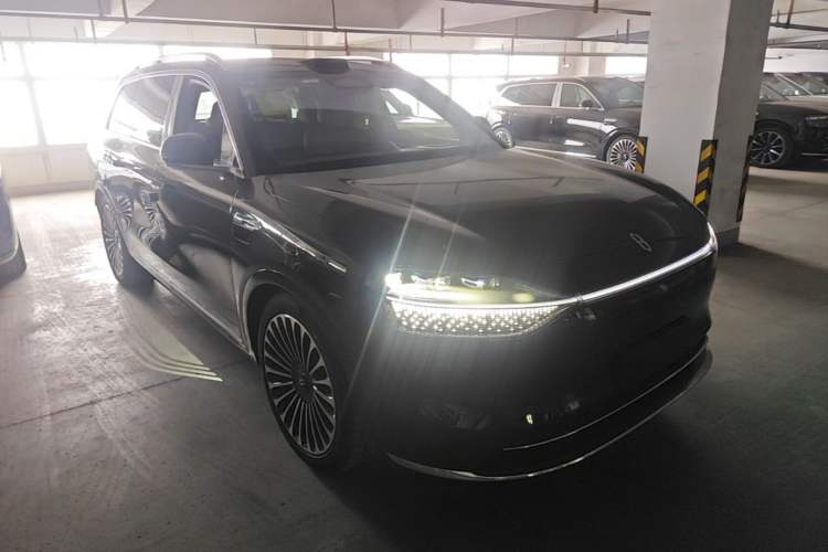 Used Hima AITO M9 2025 Extended-Range Ultra Version 52 kWh 5-Seater Edition Front Right 45 Deg