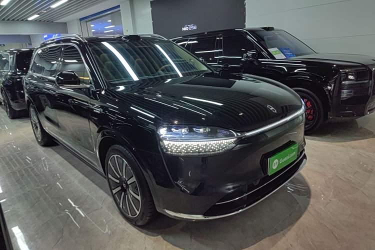 Used Hima AITO M9 2025 Extended-Range Ultra Version 52 kWh 6-Seater Front Right 45 Deg