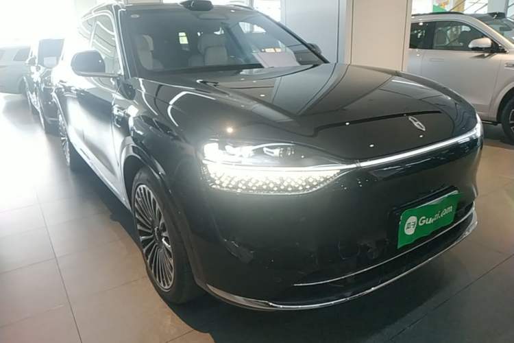 Used Hima AITO M9 2025 Extended-Range Ultra Version 52 kWh 5-Seater Edition Front Right 45 Deg