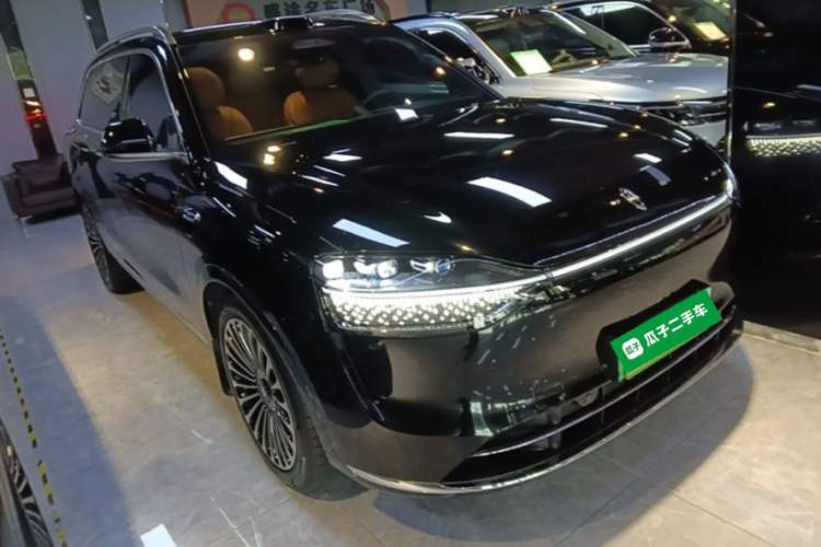 Used Hima AITO M9 2025 Extended-Range Ultra Version 52 kWh 6-Seater Front Right 45 Deg