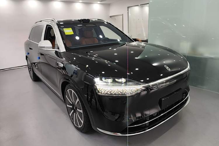 Used Hima AITO M9 2025 Extended-Range Max Version 52 kWh 6-Seater Edition Front Right 45 Deg