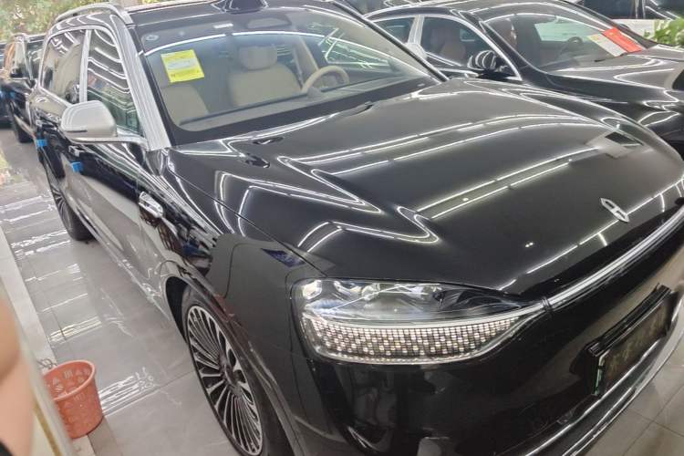 Used Hima AITO M9 2025 Extended-Range Ultra Version 52 kWh 5-Seater Edition Front Right 45 Deg