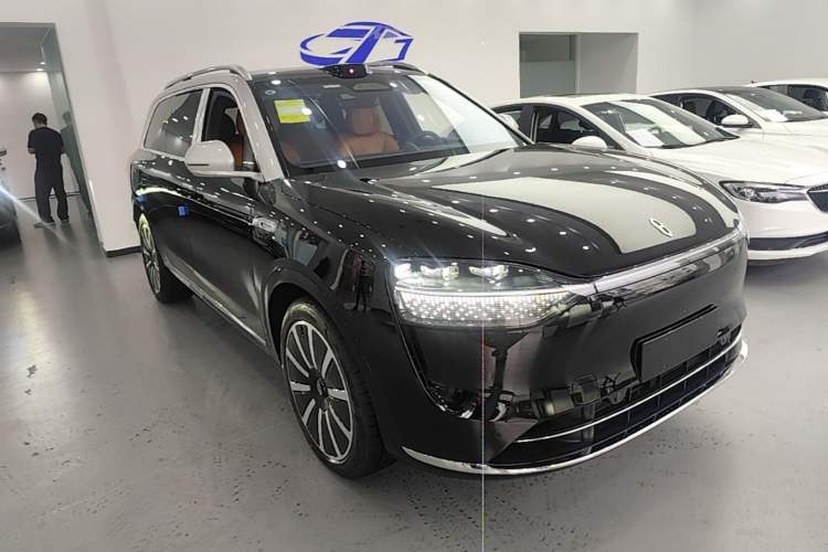 Used Hima AITO M9 2025 Extended-Range Max Version 52 kWh 6-Seater Edition Front Right 45 Deg