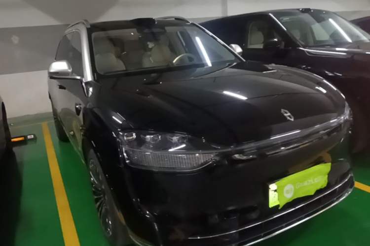 Used Hima AITO M9 2025 Extended-Range Ultra Version 52 kWh 6-Seater Front Right 45 Deg