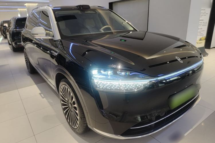 Used Hima AITO M9 2025 Extended-Range Ultra Version 52 kWh 5-Seater Edition Front Right 45 Deg