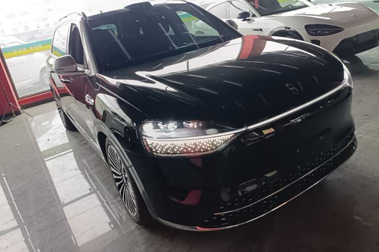 Used Hima AITO M9 2025 Extended-Range Ultra Version 52 kWh 6-Seater Front Right 45 Deg