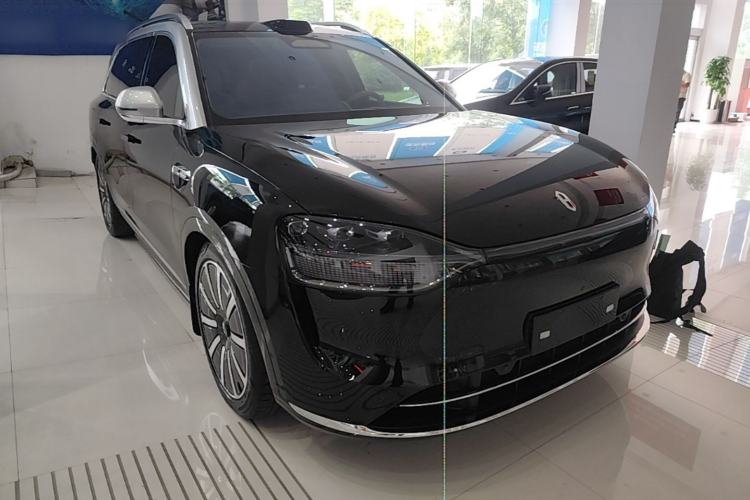 Used Hima AITO M9 2025 Extended-Range Ultra Version 52 kWh 6-Seater Front Right 45 Deg