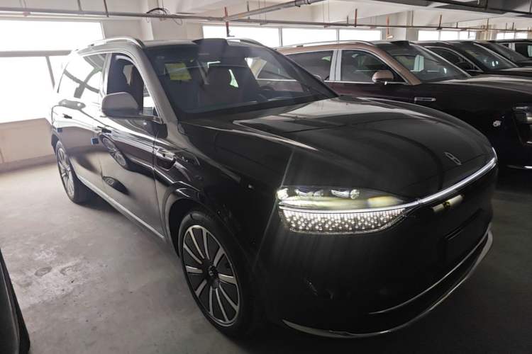 Used Hima AITO M9 2025 Extended-Range Ultra Version 52 kWh 6-Seater Front Right 45 Deg