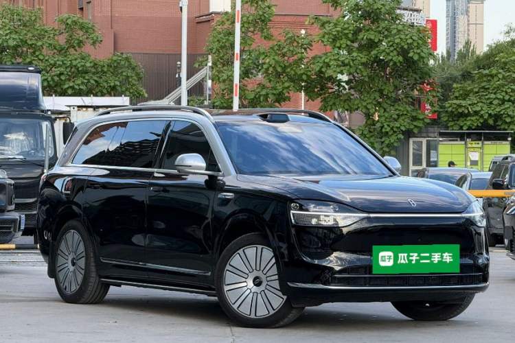 Used Hima AITO M9 2025 Extended-Range Max Version 52 kWh 5-Seater Edition Front Right 45 Deg