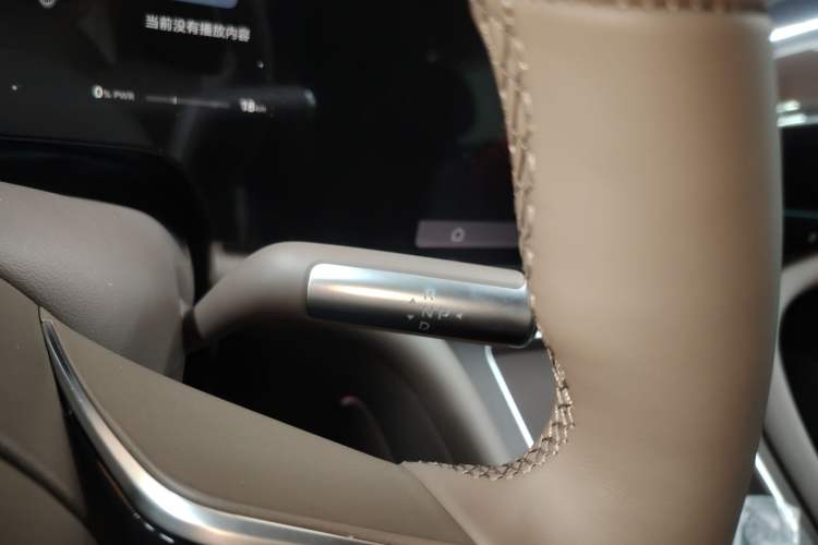 Used Hima AITO M9 2025 Extended-Range Ultra Version 52 kWh 6-Seater Gear Lever